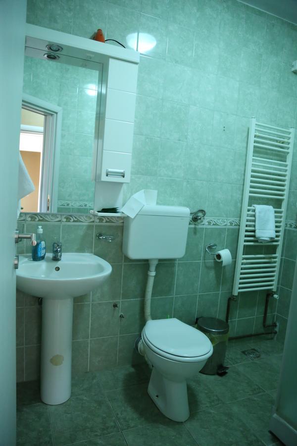 B&B Vila Bela Ruza Sremska Mitrovica Exteriör bild