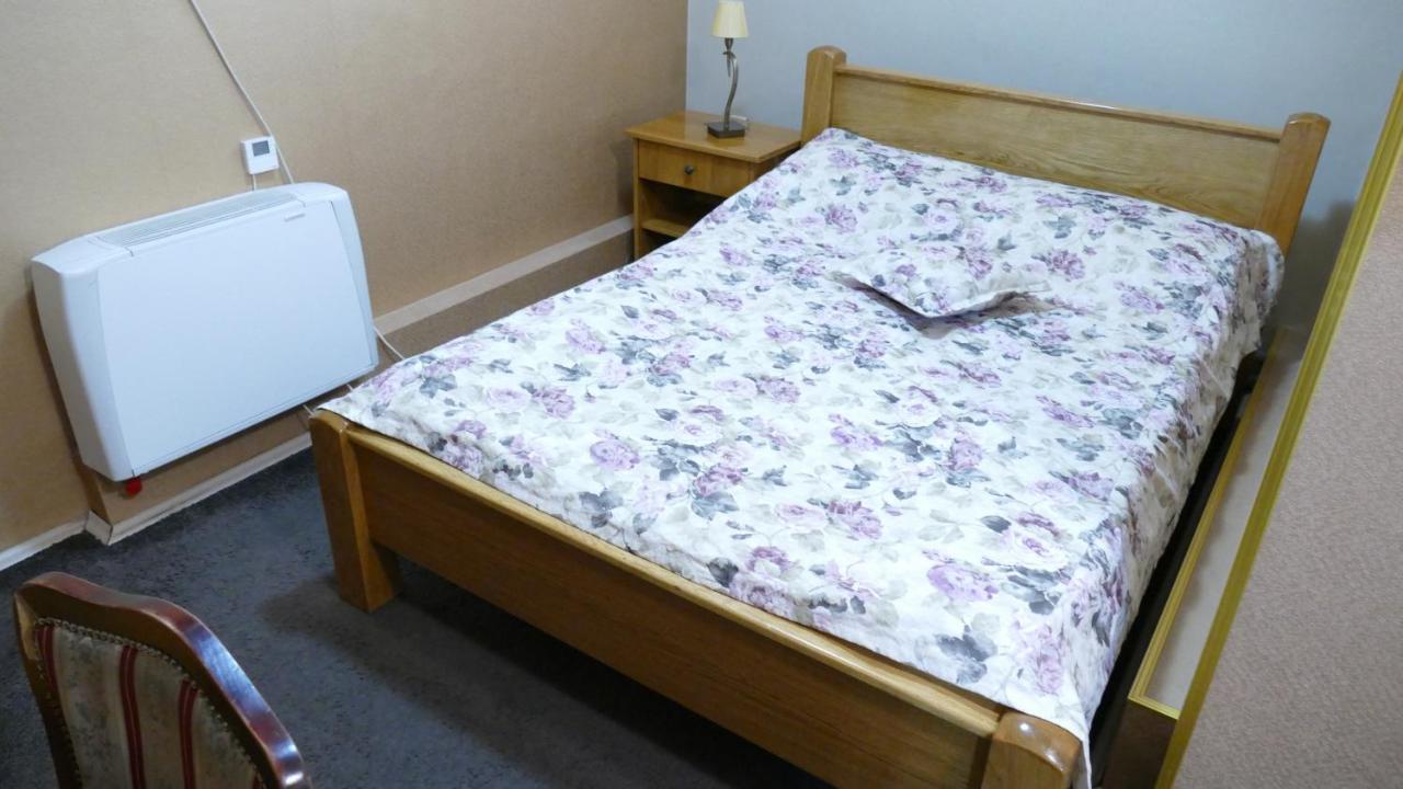 B&B Vila Bela Ruza Sremska Mitrovica Exteriör bild