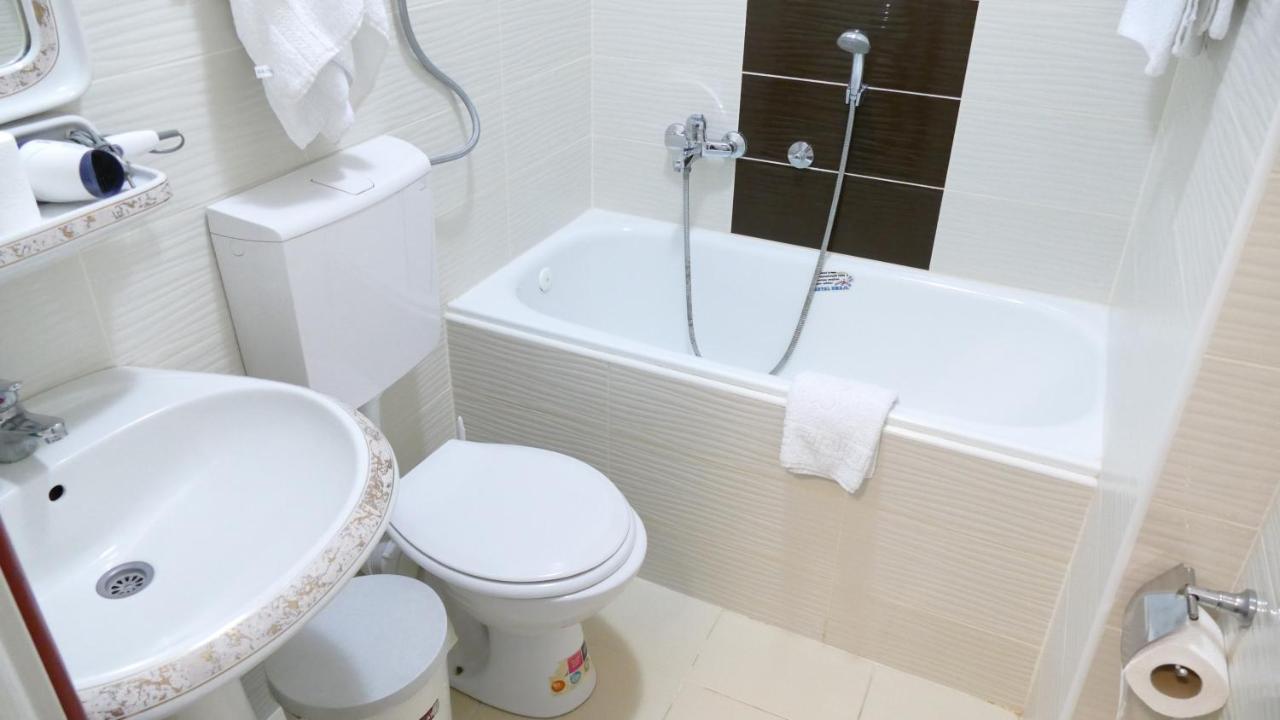 B&B Vila Bela Ruza Sremska Mitrovica Exteriör bild