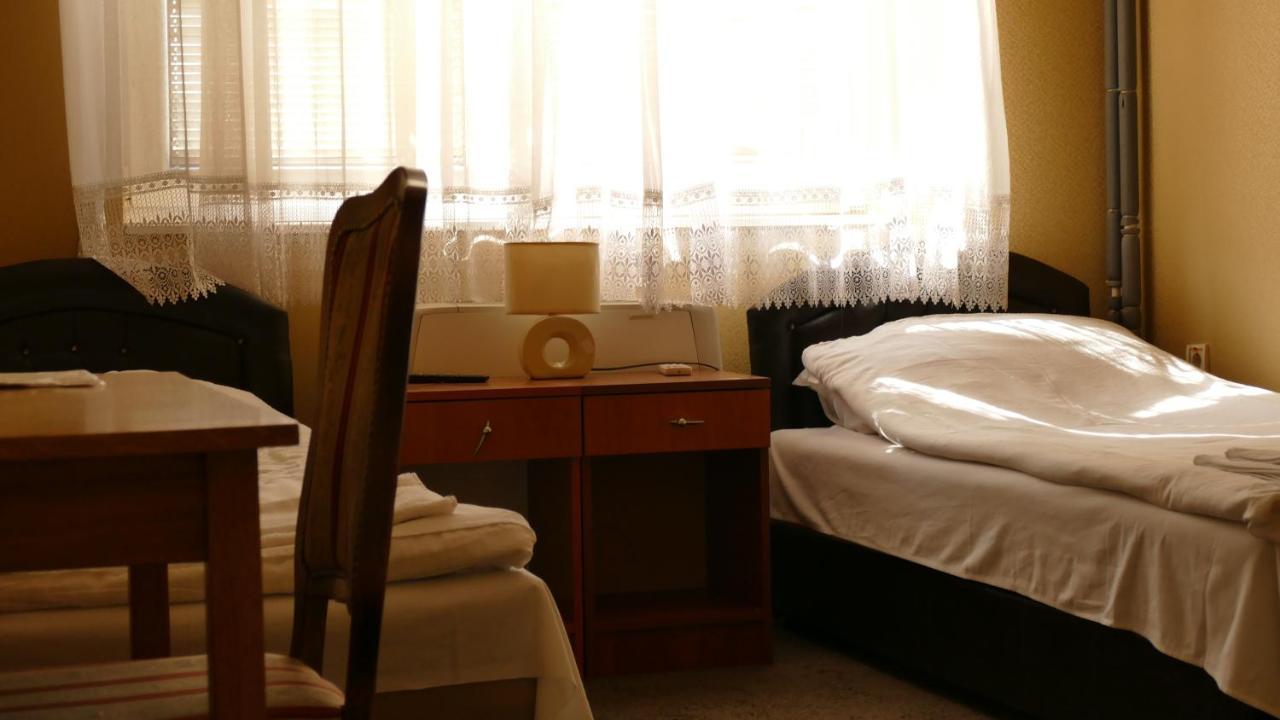 B&B Vila Bela Ruza Sremska Mitrovica Exteriör bild